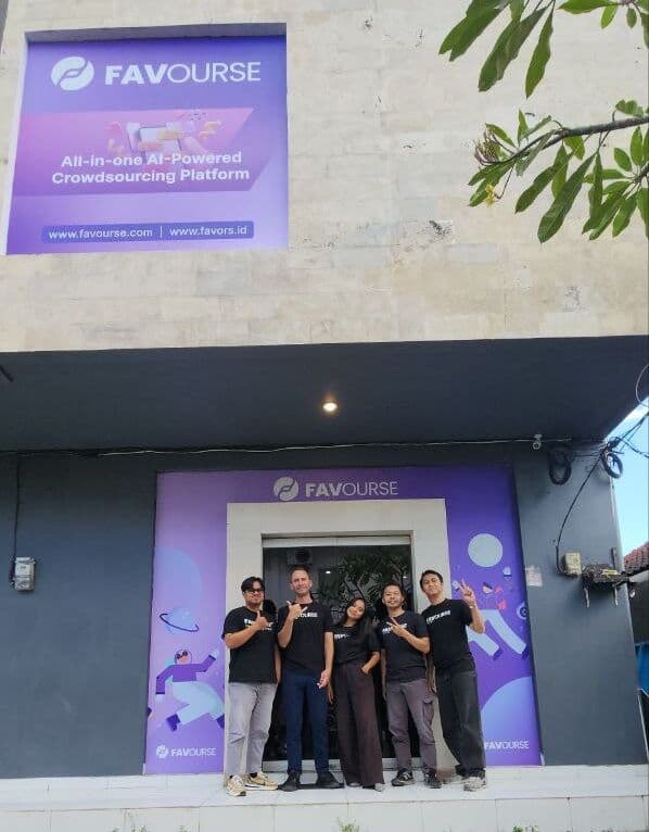Unser Team vor dem Büro auf Bali
